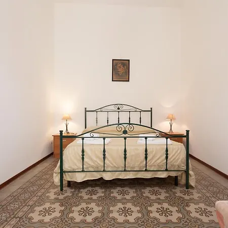 Guesthost - Castellammare Stella